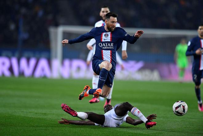 利记官方网站-里昂队长带头进攻，主场胜出