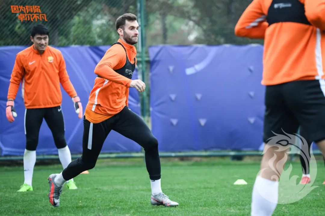 利记-新赛季目标明确！球员整装备战