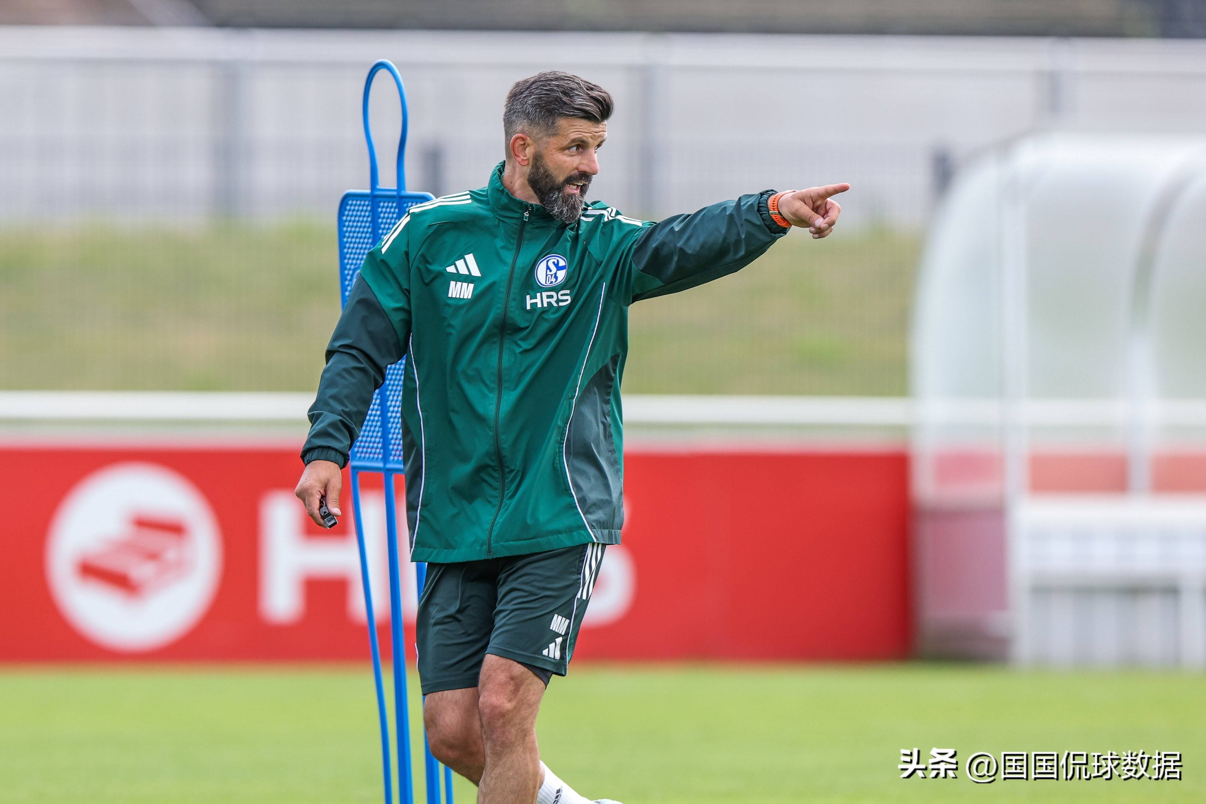 利记官方网站-凯泽斯劳滕在主场迎战沙尔克04