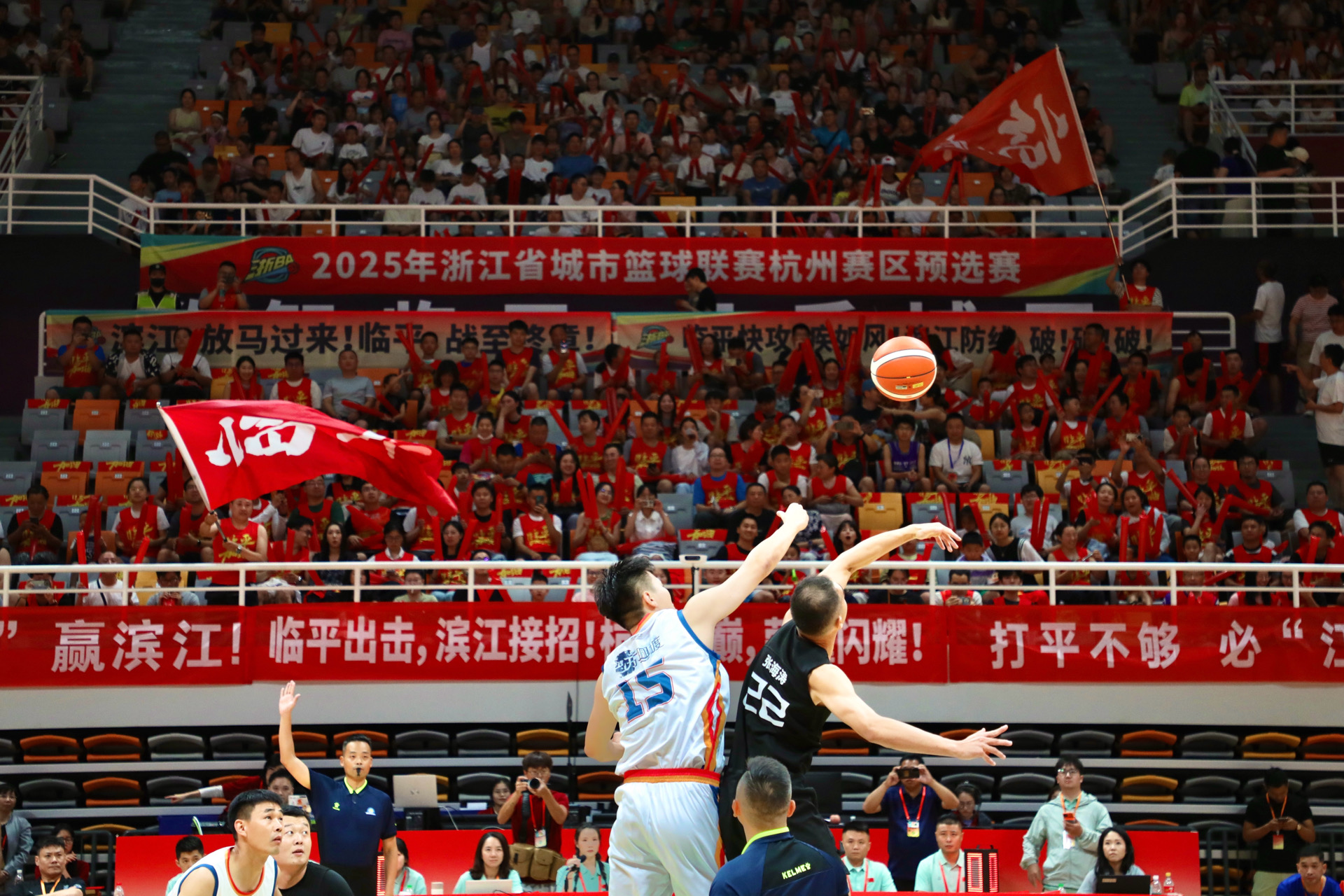 利记官网-逐鹿中原:顶级球队奋勇争先激战正酣