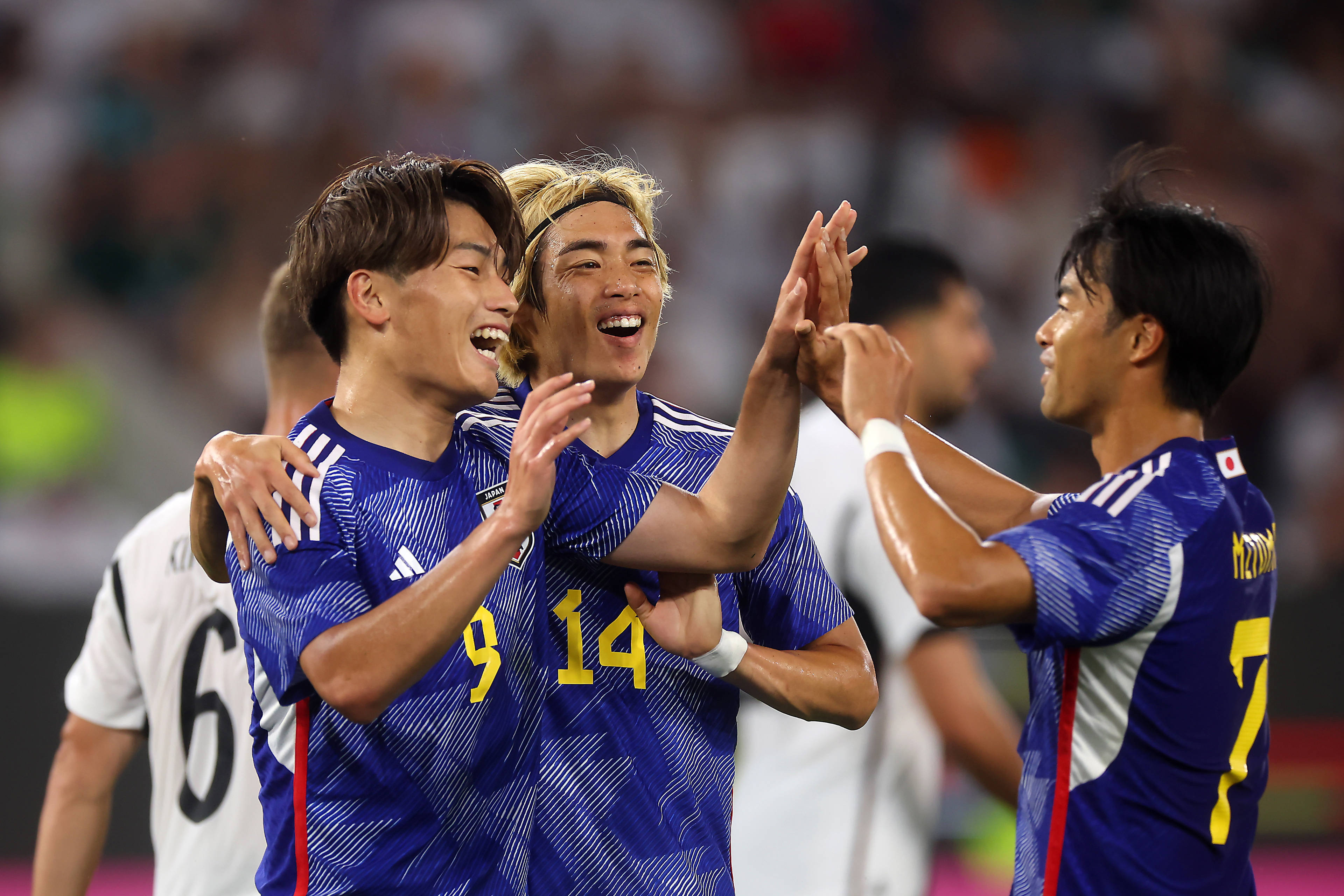 利记官网-日本队中场球员香川真司在训练中拉伤了大腿肌肉